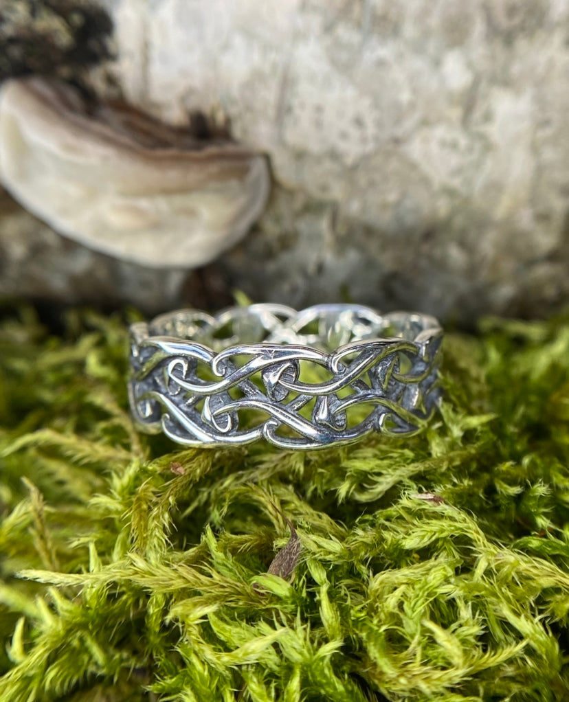 Sterling silver ring with woven mushroom pattern