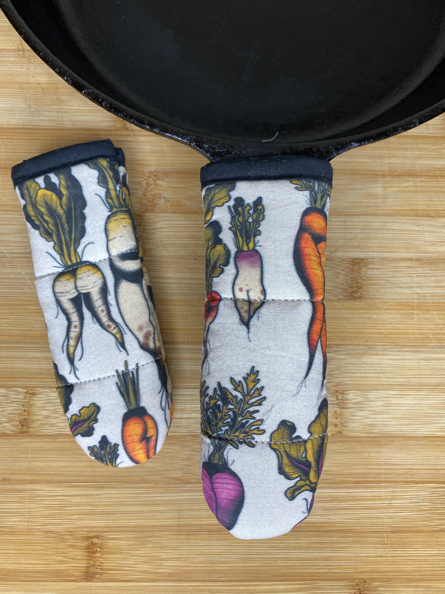 Cast iron skillet handle, heat resistant, leggy vegetable fabric
