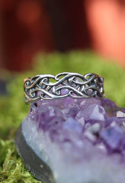 Sterling silver ring with woven mushroom pattern