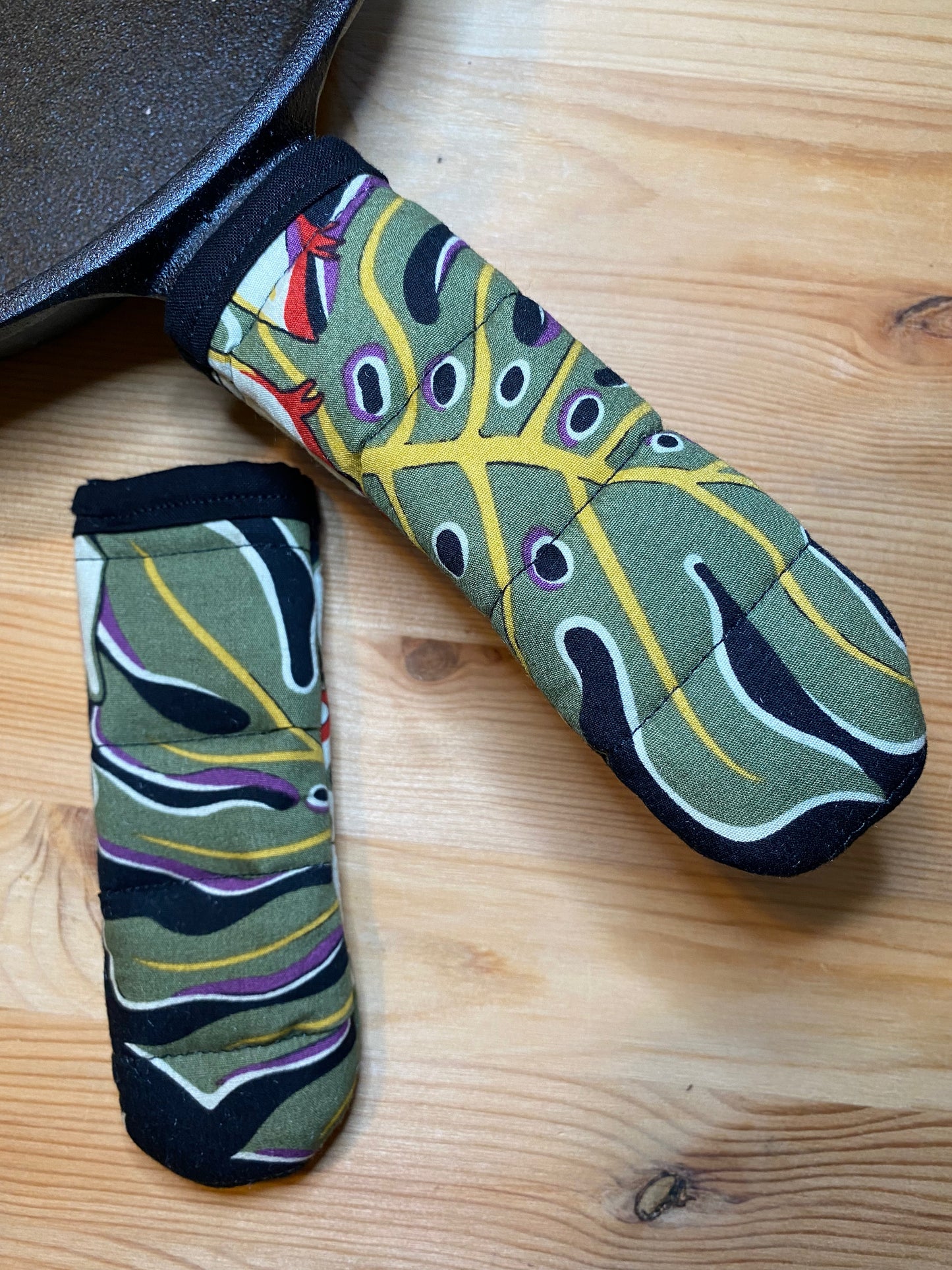 cast iron skillet handle, heat resistant, with tropical foliage fabric