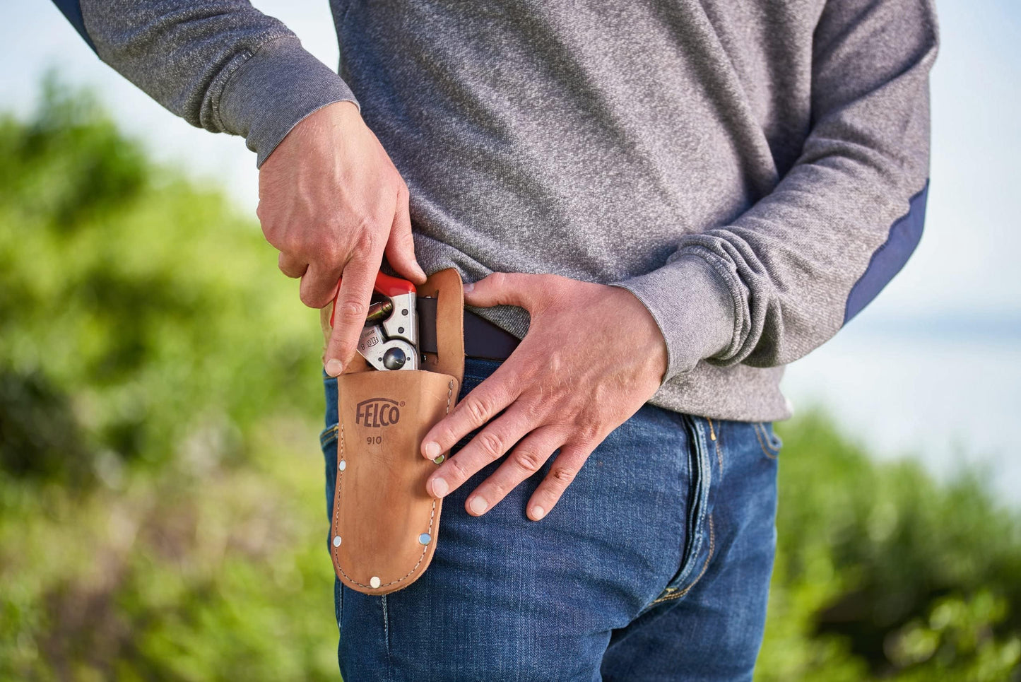 FELCO F910 USA Made Leather Holster – Belt Pouch for Pruners, Wire Cutters & Folding Saws | Tool Holster with Clip & Loop Attachment | Heavy-Duty Genuine Leather, Molded Fit, Universal Tool Carry