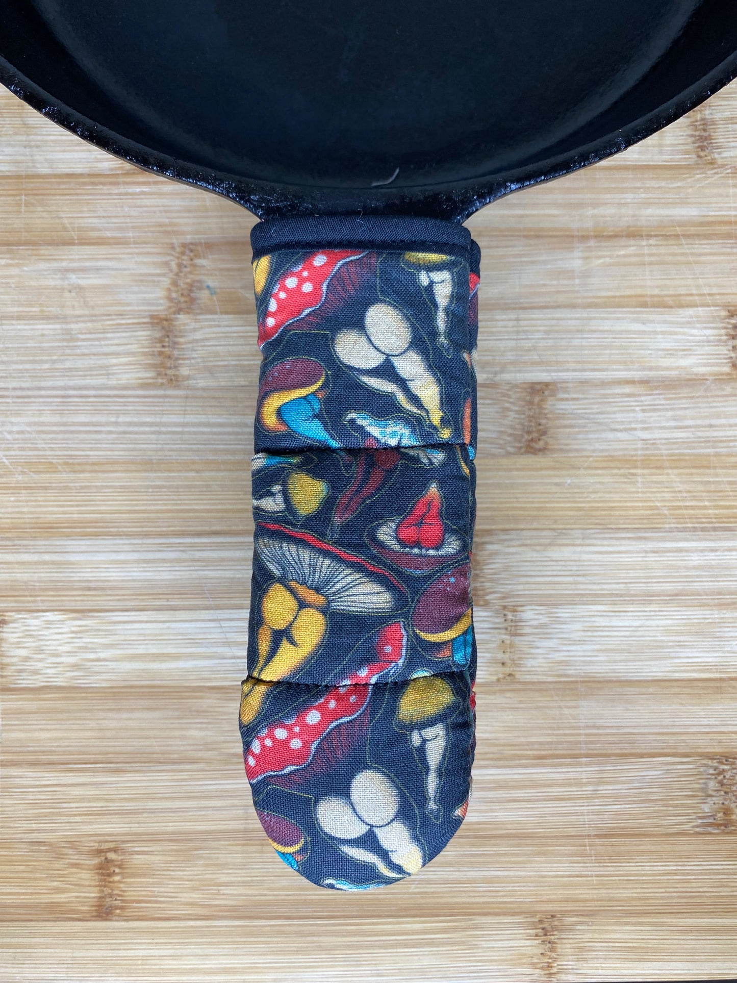 Cast iron skillet handle, heat resistant, mushroom fabric
