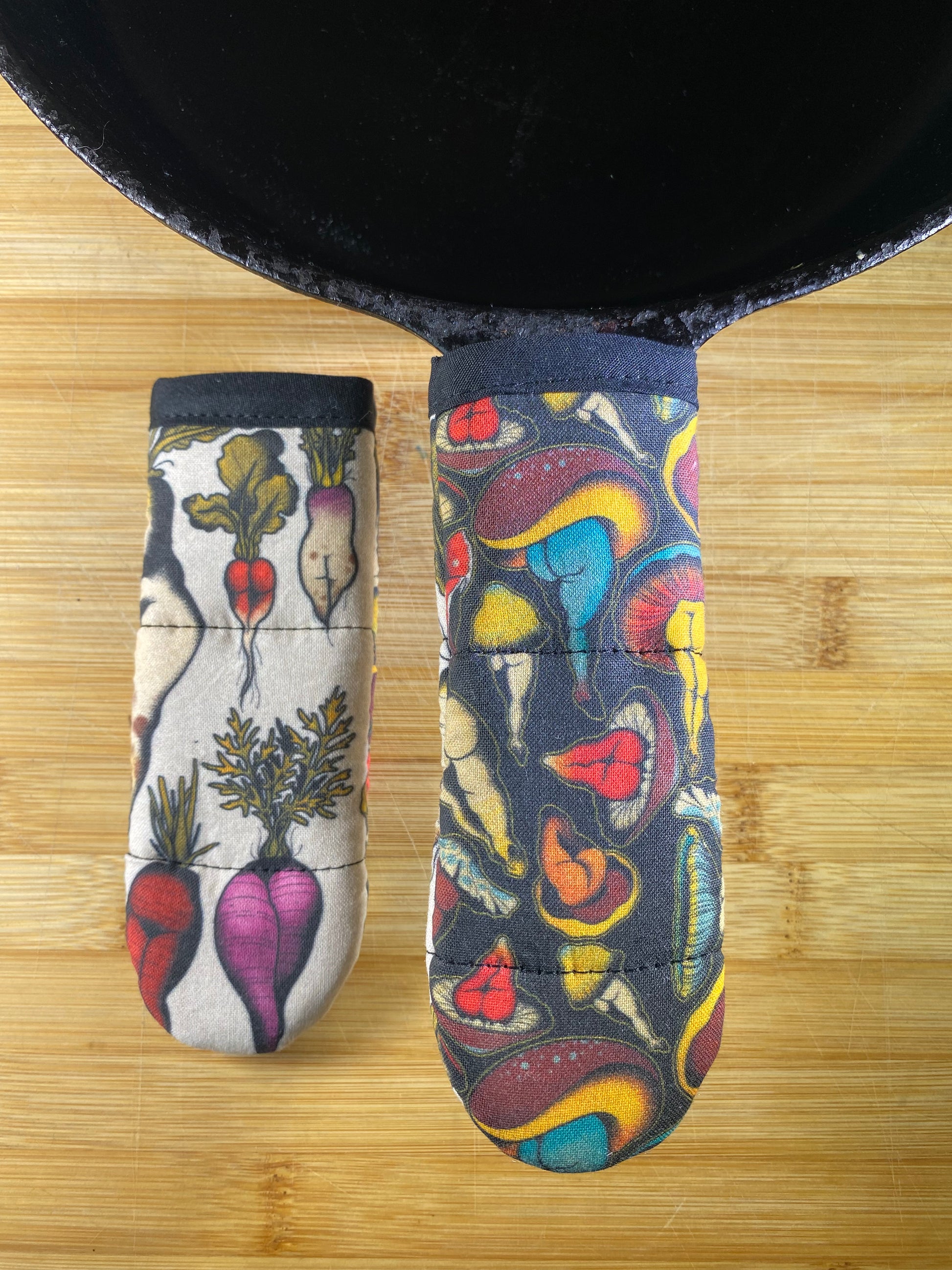 Cast iron skillet handle, heat resistant, mushroom and leggy vegetable fabric