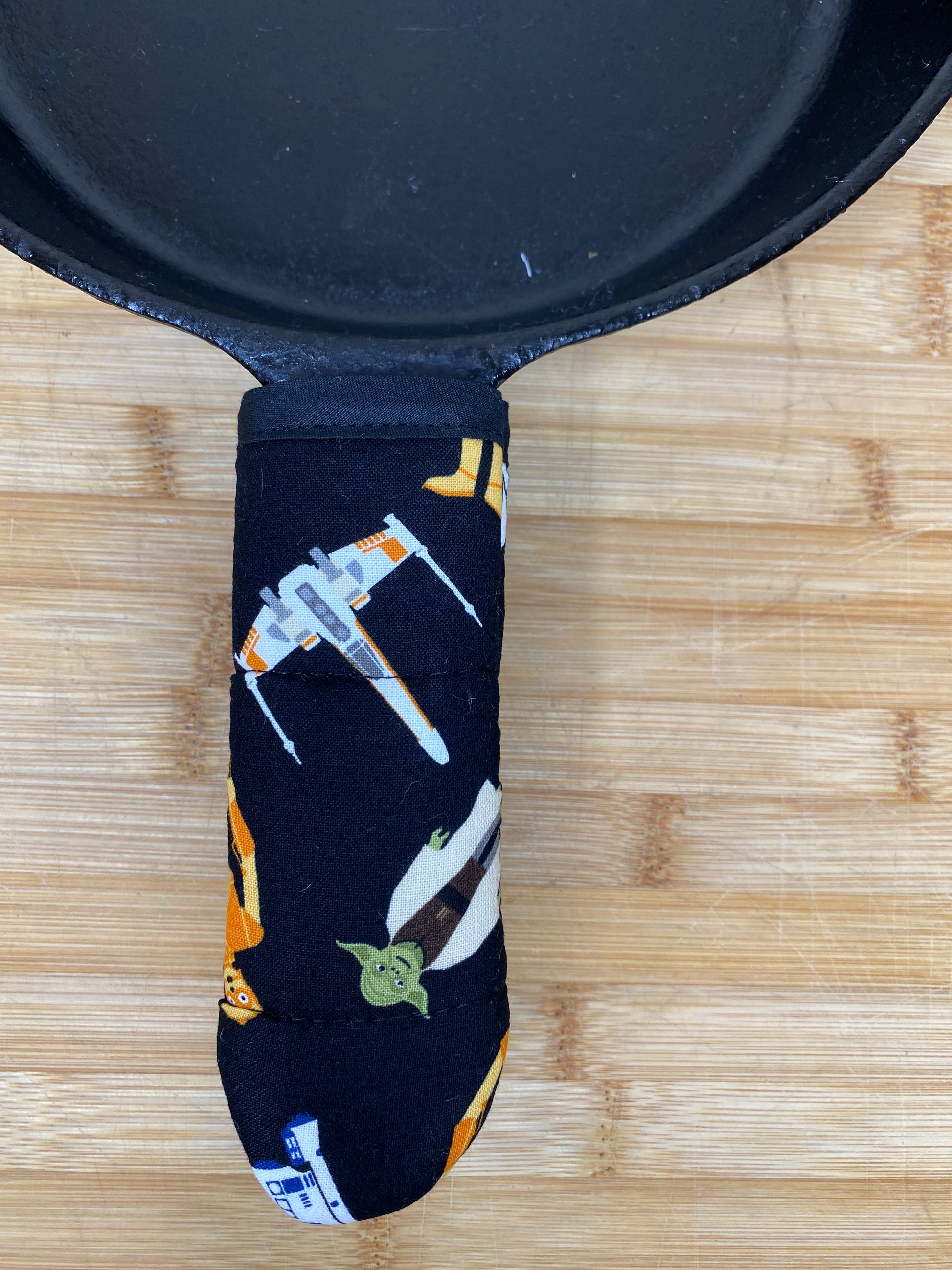 Cast iron skillet handle, heat resistant, space wars fabric