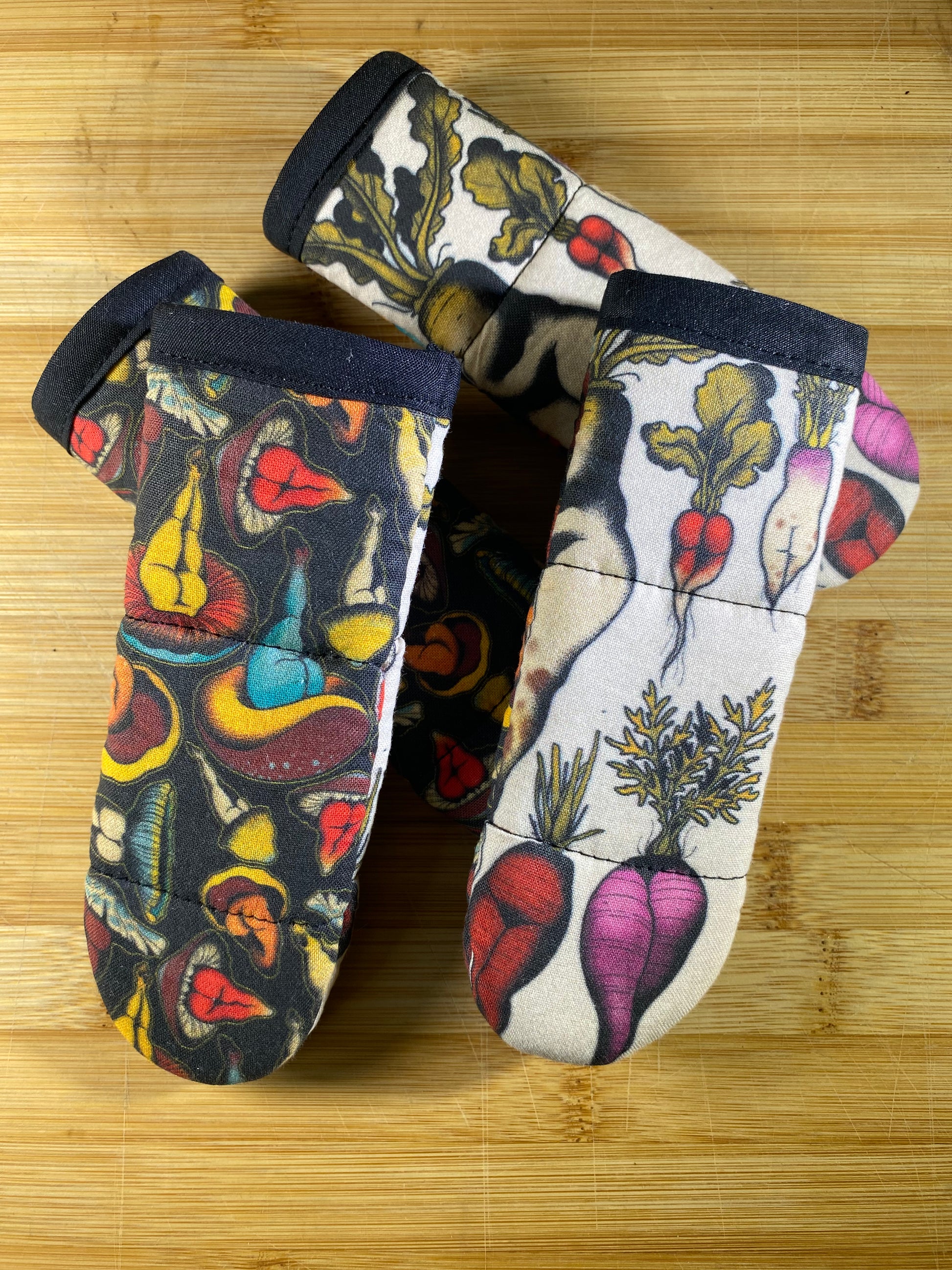 Cast iron skillet handle, heat resistant, mushroom and leggy vegetable fabric