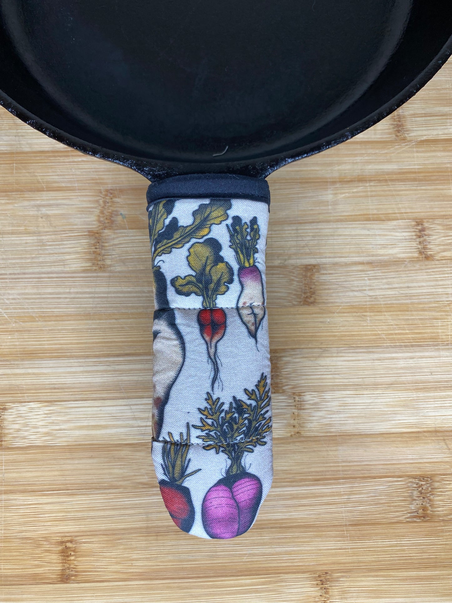 Cast iron skillet handle, heat resistant, leggy vegetable fabric