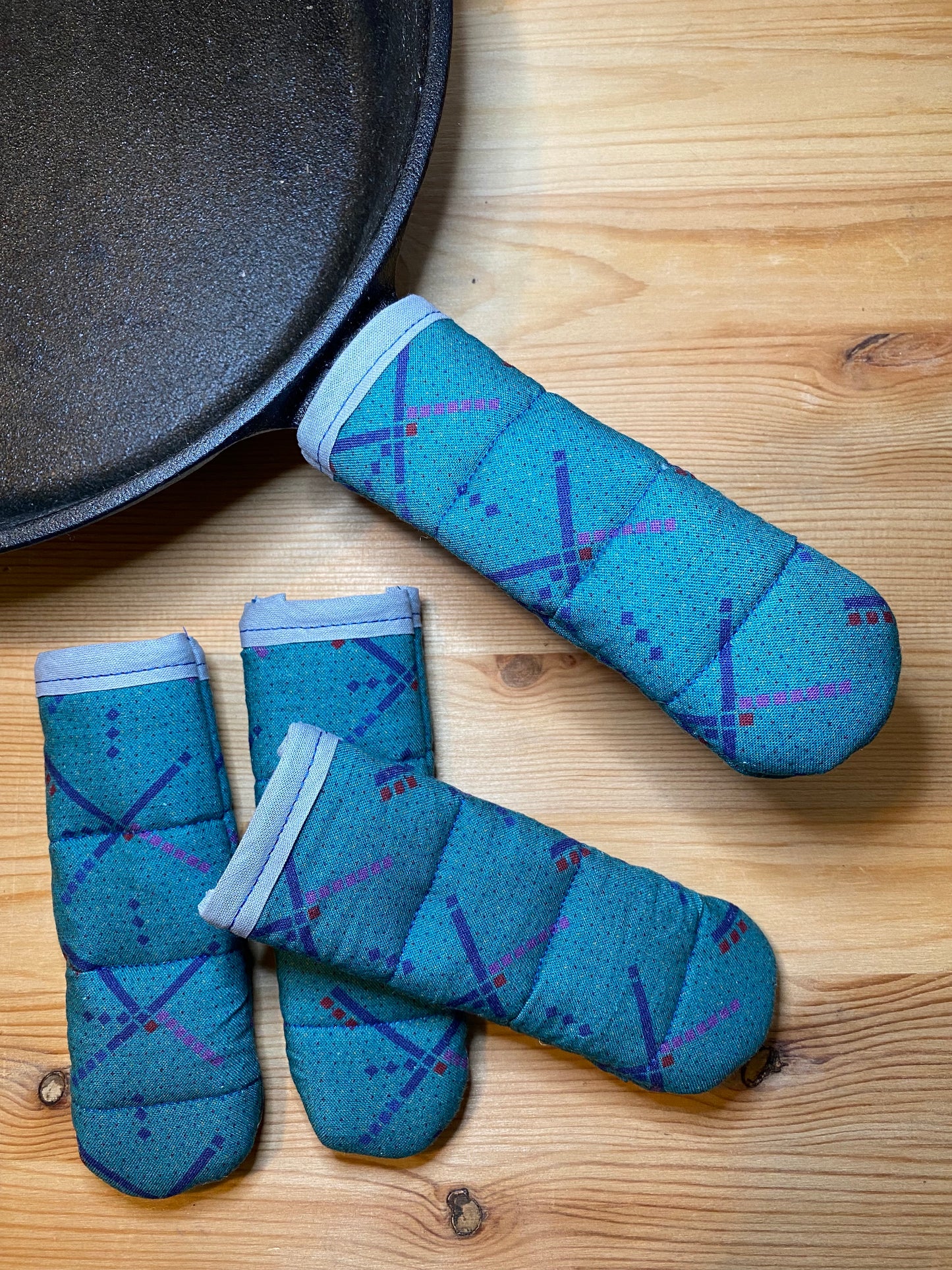 cast iron skillet handle, heat resistant, with PDX carpet fabric